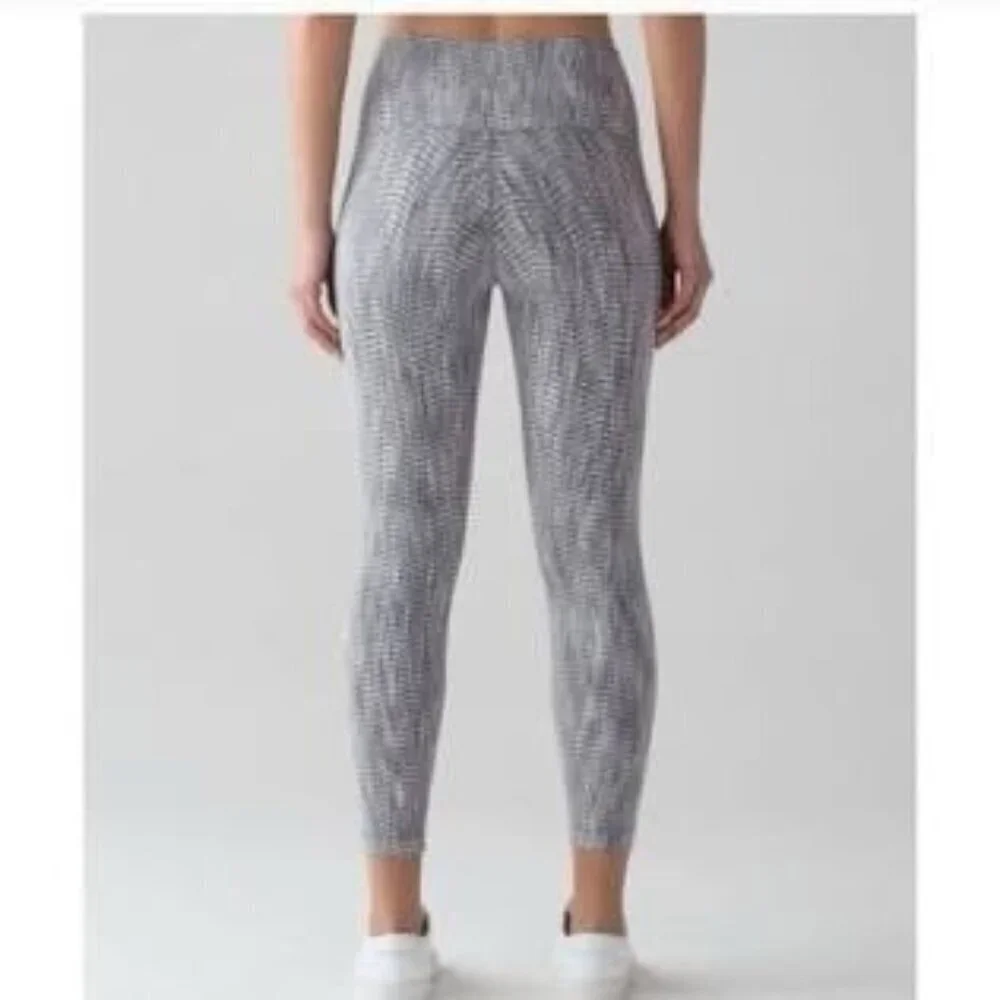 Lululemon Wunder Under Sz 4 High Rise Tights Style W5CAJS Wicking 4 Way Stretch